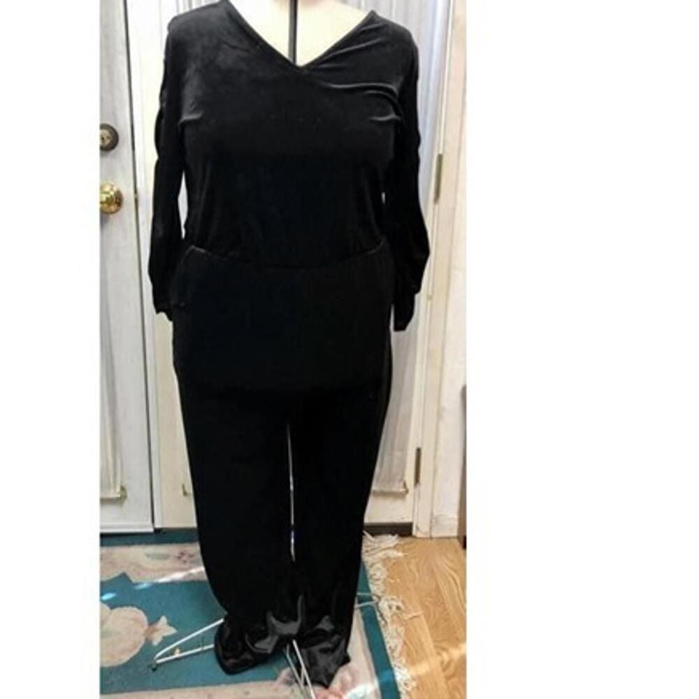 NWT NY collection size 2x new with tags black velour jumpsuit